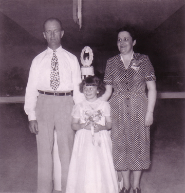1954-Apr-George-Lynn-Margaret-flower-girl.jpg
