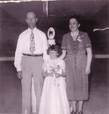 1954-Apr-George-Lynn-Margaret-flower-girl.jpg